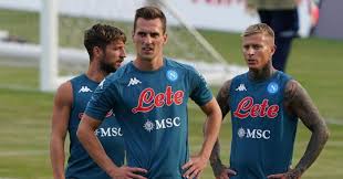 De speler heeft een aflopend contract en wil dat niet verlengen, waardoor hij nu niet meer speelt. Man Utd To Rival Tottenham For Napoli And Poland Striker Milik