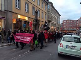 Die fußgängerunterführung barbarossaplatz ermöglichte fußgängern von 1966 bis 1998 das unterqueren des damals noch stark vom verkehr belasteten barbarossaplatzes. Schwarzlicht Wurzburg On Twitter Spontane Demonstration Und Mahnwache Aufgrund Des Rechten Anschlags In Hanau Gegen 17 15 Uhr Versammelten Sich Uber 120 Menschen Am Barbarossaplatz In Wurzburg Um Gegen Die Von Politik Medien
