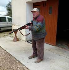 Ils sont très motivés car ce sont eux qui mangent les sangliers. Reuves Roger Remy L Amour De La Chasse