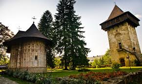 În preajma sărbătorilor pascale, summit te ajută să fii mai aproape de oamenii dragi (foto). Obiective Turistice De Vizitat In Bucovina Complex Turistic Lidana