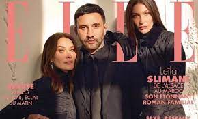 Et le cliché publié sur instagram par notre ancienne première dame confirme. Bella Hadid 23 Poses With Twin Carla Bruni 52 For French Elle Daily Mail Online
