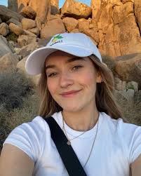 R1 HYPE time!!!! Name: Erin McDonagh 🏡 Hometown: Nanaimo, BC 🍦 Favourite  little treat in Victoria: Earl Grey ice cream from Parachute 🎵 Favourite  song: Greedy