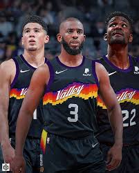 Chris paul seems to be battling some sort of hand injury at the moment. Pin On Chris Paul