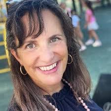 Debbie Avila's Instagram, Twitter & Facebook