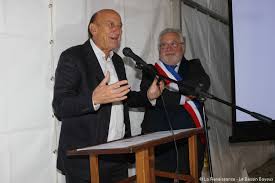 Le journaliste pierre bonte est revenu sur les dernières semaines avant la mort de l'humoriste. Pierre Bonte A Offert Un Buste De Marianne A La Commune La Renaissance Le Bessin