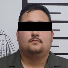 DETIENE POLICÍA DE SANTIAGO A UN HOMBRE POR USO DE PLACAS FALSIFICAD4S.  Tras recibir un reporte ciudadano, elementos de la Secretaría de Seguridad  Pública y Vialidad de Santiago detuvieron a un hombre