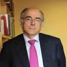 El nuevo equipo decanal de la Facultad de Derecho de la Universidad de…