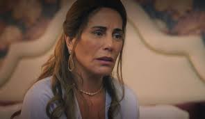 Daniel abre o coração para Irene, que fica em choque com revelação