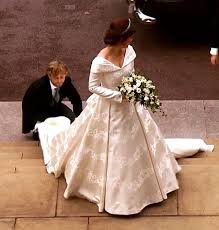 Pin Von Sylvia Cardoza Auf Hochzeit In 2020 Konigliche Hochzeitskleider Konigliche Kleider Royale Hochzeiten