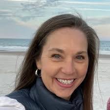 Holly Capps's Instagram, Twitter & Facebook