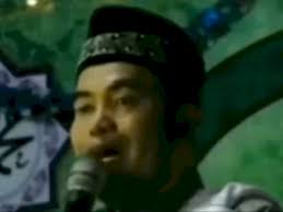 Bersama dengan lawan main gary iskak dan yama carlos, permainan chacha dianggap banyak pihak mampu mengimbangi skenario kisah yang memang cenderung gelap dan sedih buatan penulis skrip nova riyanti yusuf. Viral Ustaz Mualaf Arifin Nababan Lecehkan Injil Begini Katanya Indozone Id