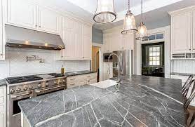 Notice that the backsplash is a mix of both light, medium and dark tones, which is a great way to transition a high contrast look. White Kitchen Cabinets With Dark Countertops Designing Idea