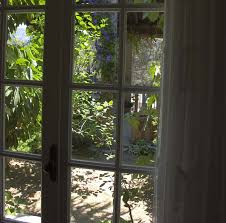 Notez que pour atteindre une isolation renforcée (des performances thermiques et phoniques élevées), il faut se tourner vers le triple vitrage. Isoler Votre Vitrage A Moindre Cout Provence Outillage