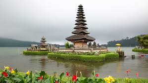 Pura ulun danu beratan, or pura bratan, is a major hindu shaivite temple in bali, indonesia. Pura Ulun Danu Bratan Temple Stock Footage Video 100 Royalty Free 16596724 Shutterstock
