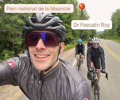 𝐔𝐧𝐞 𝐯𝐢𝐬𝐢𝐭𝐞 𝐪𝐮𝐢 𝐫𝐞́𝐜𝐡𝐚𝐮𝐟𝐟𝐞 𝐥𝐞𝐬 𝐜œ𝐮𝐫𝐬 💝 Le 20  décembre dernier, Félicia et Madox, enfants de Vicky Paquet-Labelle,  préposée aux bénéficiaires chez nous, ont distribué de belles cartes de  Noël aux usagers