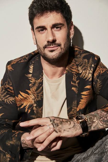 El español Melendi estrena el sencillo Likes y cicatrices