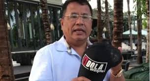 Komentar Kocak Netizen Lihat Foto Hotman Paris Dikelilingi Cewek Bule