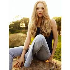 Moreover, amanda seyfried has ideal body with her height 5'3″ (160cm) and her weight 130 pounds (48 kg). Amanda Seyfried Net Worth Age Height Weight Measurements Bio