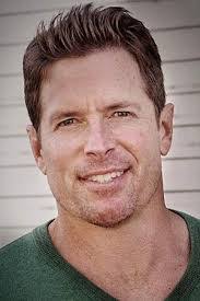 Kris Slater's Instagram, Twitter & Facebook