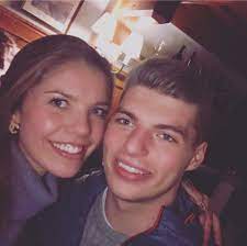 Omdat de swarovski's ook al sterke vriendschappelijke banden met de familie verstappen onderhield, lijkt het waarschijnlijk dat. Facebook