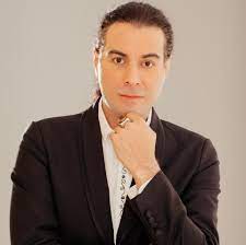 Annesi keman virtüözü ve trt sanatçısı nursal ünsal canevi, babası kânun sanatçısı ahmet canevi'dir. Haktan Canevi Facebook