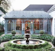 La Veranda Victorienne Du Charme A L Ancienne En 50 Photos Jardin D Hiver Veranda Victorienne Beaux Jardins