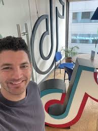 Omar Hudson's Instagram, Twitter & Facebook