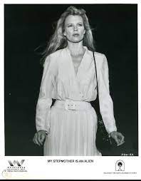 One alien, celeste (basinger) is sent to investigate what affected the gravity and how it was done, believing it was an attack. Kim Basinger My Stepmother Is An Alien Original 8x10 Photo K3114 1797027273