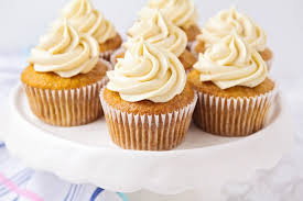 As'salamualaikum dan salam sejahtera… carrots cake antara kek mewah yang sedap dinikmati buat penggemar kek berkhasiat bersama. Carrot Cake Cupcakes Recipe Video Lil Luna