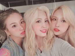 This is the story of yoo jeongyeon and hirai momo as roommates of unit 808 of an apartment building near the women's university. Misa á´— On Twitter Momo Chaeyoung Mina Jeongyeon Selcas From Spotify Chat Jypetwice