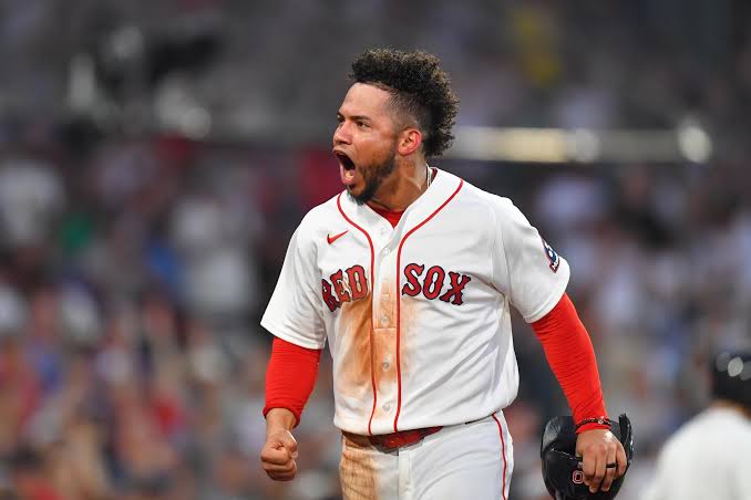 A bat flip, a shout of 'Venezuela' and tears for home as Boston Red Sox's Willson Contreras plays on – Chicago Tribune