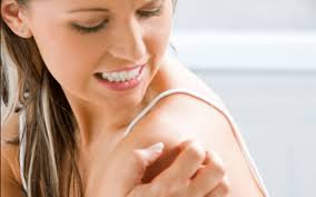 These methods use natural ingredients that soothe your dry and itchy skin, along with replenishing the moisture levels. Dry And Itchy Skin Gone 10 Natural Home Remedies Biggietips Com