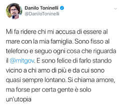 Il ministro ha aggirato le domande dei cronisti sull'opera, chiarendo come sia «in corso un procedimento amministrativo nei. La Foto Di Toninelli Al Mare Nextquotidiano