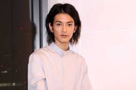 渡邊圭祐 人気上昇中の仮面ライダー俳優 ジオウのウォズ 後を見据え mantanweb まんたんウェブ 渡邊 俳優 仮面ライダージオウ