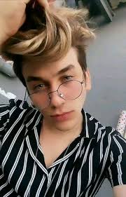 Pin By Aya Ayouta On Les Stars Des Autres Pays In 2020