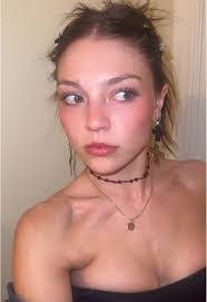 Bella Tipton's Instagram, Twitter & Facebook