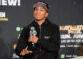 Even though jarrett hurd moved up from junior middleweight to fight natural middleweight luis arias, hurd was the bigger fighter. Fih6nz N61e7zm