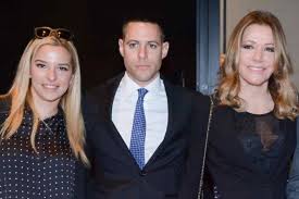 Εξαιρετική ήταν η εισήγηση της κ. Marianna Latsh Parelabe Timhtiko Brabeio Me Ta Paidia Ths Erietta Kai Pari Sto Pleyro Ths Pics Vipnews