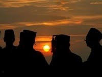 Pada malam lailatul qadar disebutkan memiliki kebaikan setara dengan seribu bulan. Lebih Semangat Ibadah Di Sepuluh Hari Terakhir Ramadhan Rumaysho Com