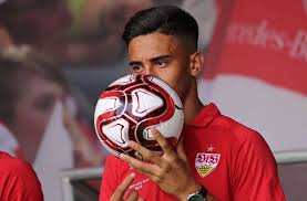 Nicolás iván gonzález (born 6 april 1998) is an argentine professional footballer who plays as a forward for vfb stuttgart and the argentina national team. Neuzugang Des Vfb Stuttgart Nicolas Gonzalez Der Turbosturmer Mit Den Nehmerqualitaten Vfb Stuttgart Stuttgarter Zeitung