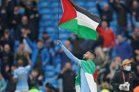 حسم رياض محرز قائد المنتخب الجزائري مستقبله فريقه مانشستر سيتي، بطل الدوري الإنجليزي الممتاز، بشكل قاطع تصريحات عقب فوز على ضيفه منتخب مالي وديا،. Ø´Ø§Ù‡Ø¯ Ù…Ø­Ø±Ø² ÙŠØ­ØªÙÙ„ Ø¨Ù„Ù‚Ø¨ Ø§Ù„Ø¯ÙˆØ±ÙŠ Ø§Ù„Ø¥Ù†Ø¬Ù„ÙŠØ²ÙŠ Ø¨Ø±ÙØ¹ Ø¹Ù„Ù… ÙÙ„Ø³Ø·ÙŠÙ† ÙƒØ±Ø© Ù‚Ø¯Ù… Ø§Ù„Ø¬Ø²ÙŠØ±Ø© Ù†Øª