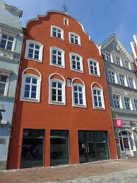 Die altstadt ist ein rund 700 meter langer straßenzug in der historischen altstadt landshuts und wird heute als mittelpunkt der stadt und wichtige flaniermeile angesehen. 4 Zimmer Wohnung Zu Vermieten Landgasse 91 84028 Landshut Altstadt Mapio Net