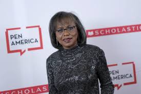 Anita Hill Said How 2020 Women Candidates Are Being Talked About Is Deeply Troubling Https Www Bustle Com How To Run Longer Candidate Running Women