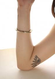 45 Unglaubliche Agyptische Auge Von Ra Tattoos Designs Bedeutungen Sun God Horus 2019 Augen Tattoos Inspirierende Tattoos Schone Tatowierungen