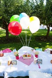 Shutterbug amie bell used teddy bears and picnic baskets as weights to keep down those beautiful balloon centerpieces. Kara S Party Ideas Sunny Teddy Bear Picnic Birthday Party Kara S Party Ideas