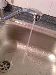 Den wasserdruck an einem wasserhahn erhöhen ein kürzliches problem mit niedrigem wasserdruck beheben einen bereits lang andauernden geringen druck behandeln Wer Kann Mir Sagen Warum Der Wasserstrahl Des Wasserhahns So Schwach Ist Technik Druck Wasserhahn