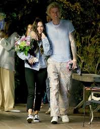 Entertainment tonight reports that megan and mgk go on a quick getaway to las vegas with a small group of friends. Megan Fox Machine Gun Kelly Enjoy Romantic Dinner Date In Hollywood People Com