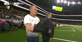 Paul john gascoigne (/ˈɡæskɔɪn/, born 27 may 1967), nicknamed gazza, is an english former professional footballer who played as a attacking midfielder. Video Paul Gascoigne Gets Standing Ovation As He Plays For Tottenham Hotspur Legends Against Inter