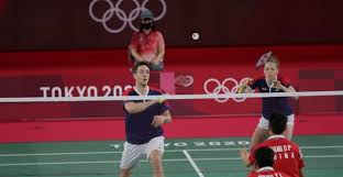 The yard is well maintained and has plenty of space for volleyball or badminton. Badzine De Das Badminton Online Magazin