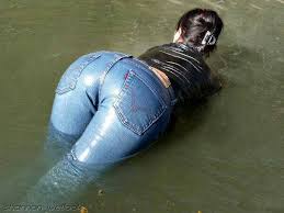 Kadınlara özel hazırlanan levi's 501 koleksiyonu birbirinden özel pantolon ve şort seçeneklerini sizlere sunuyor. Facebook